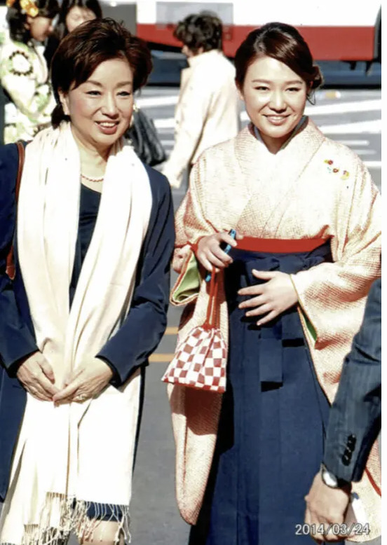 星麻琴と母親は三雲孝江アナ
